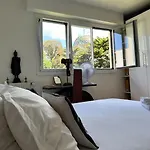 Private Bedrooms Near Eiffel Tower * Paris