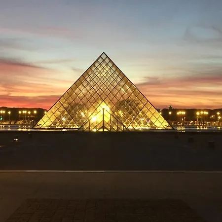 Quarto em Acomodações Particulares Private Bedrooms Near Eiffel Tower Paris