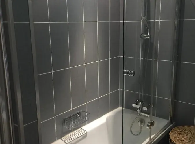 Private Bedrooms Near Eiffel Tower *