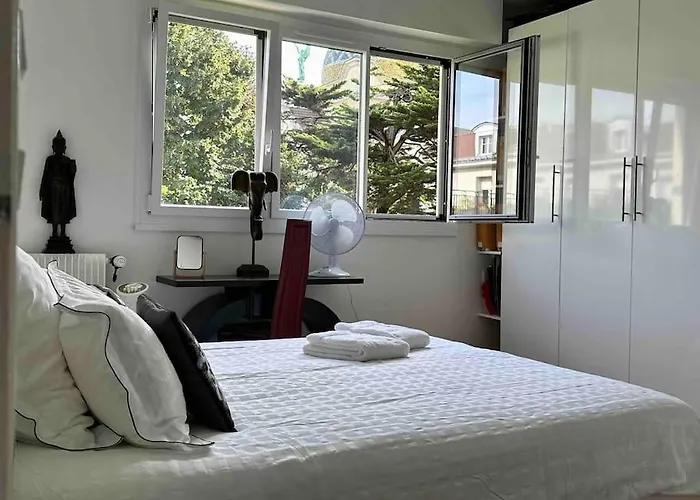 Private Bedrooms Near Eiffel Tower Paris