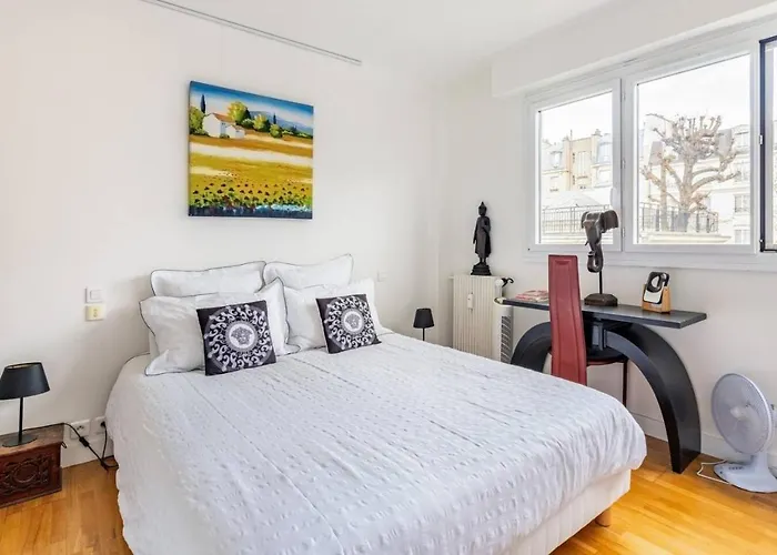Private Bedrooms Near Eiffel Tower *